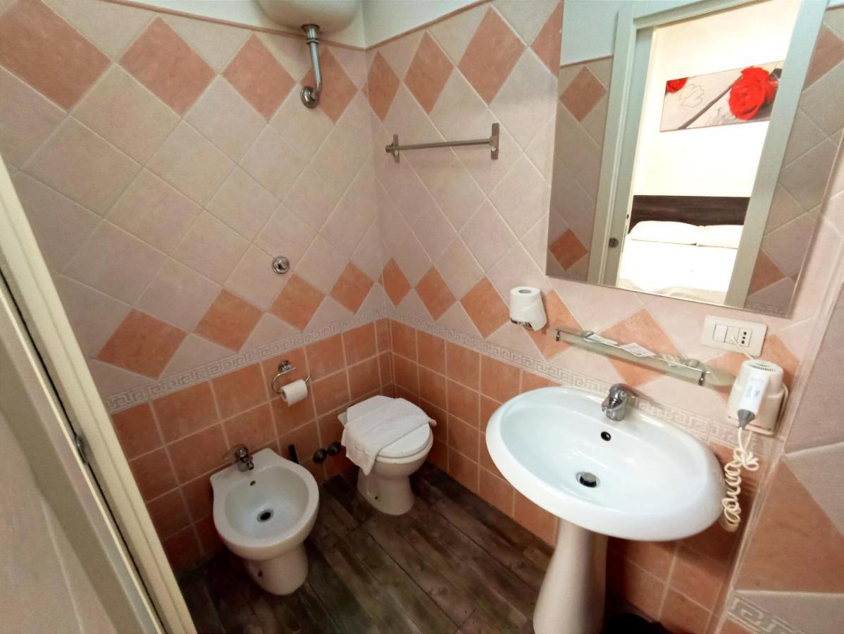 Tiburtina Guesthouse โรม ภายนอก รูปภาพ