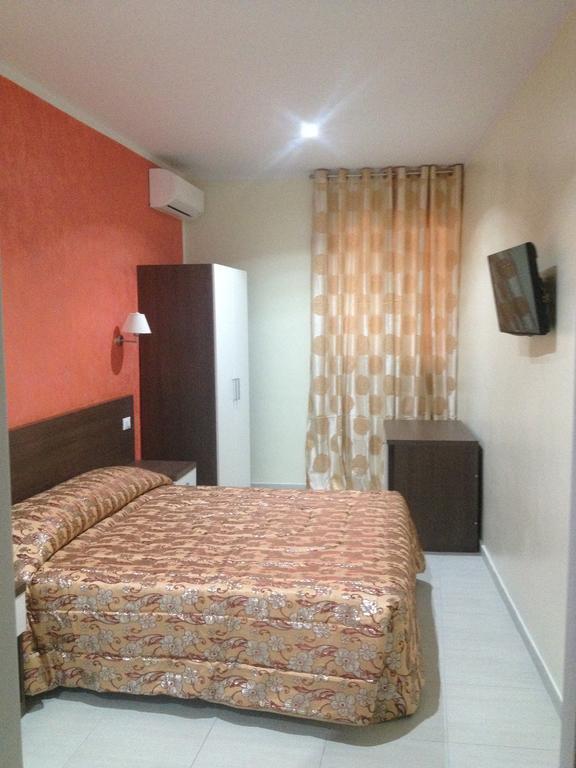 Tiburtina Guesthouse โรม ภายนอก รูปภาพ