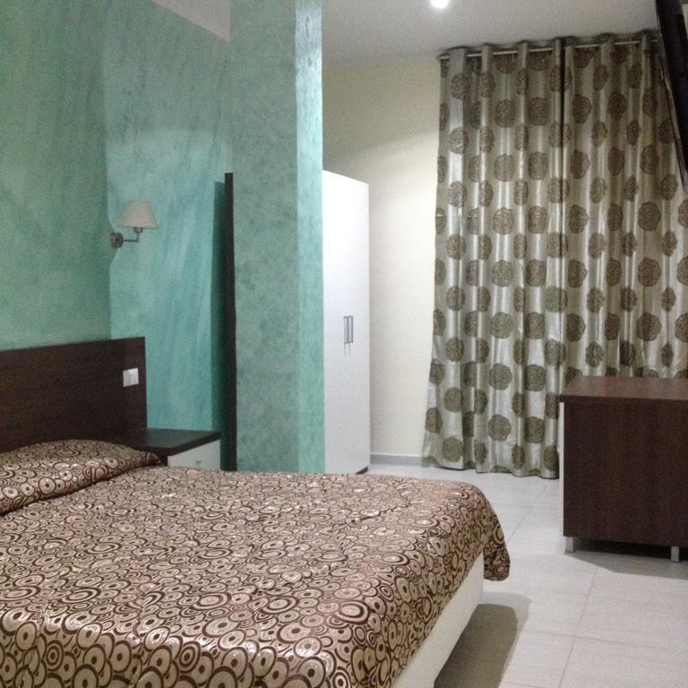 Tiburtina Guesthouse โรม ภายนอก รูปภาพ