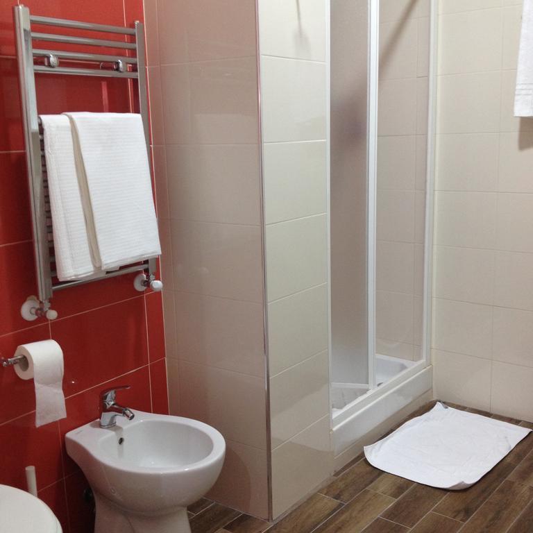Tiburtina Guesthouse โรม ภายนอก รูปภาพ