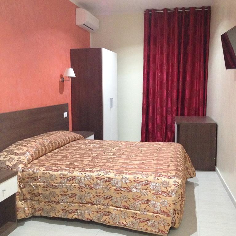 Tiburtina Guesthouse โรม ภายนอก รูปภาพ