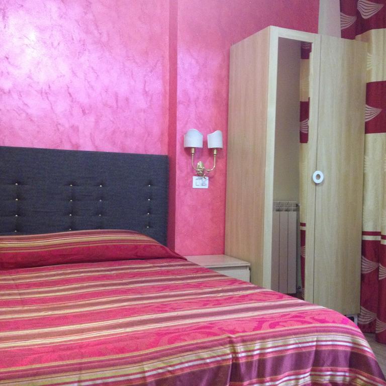 Tiburtina Guesthouse โรม ภายนอก รูปภาพ