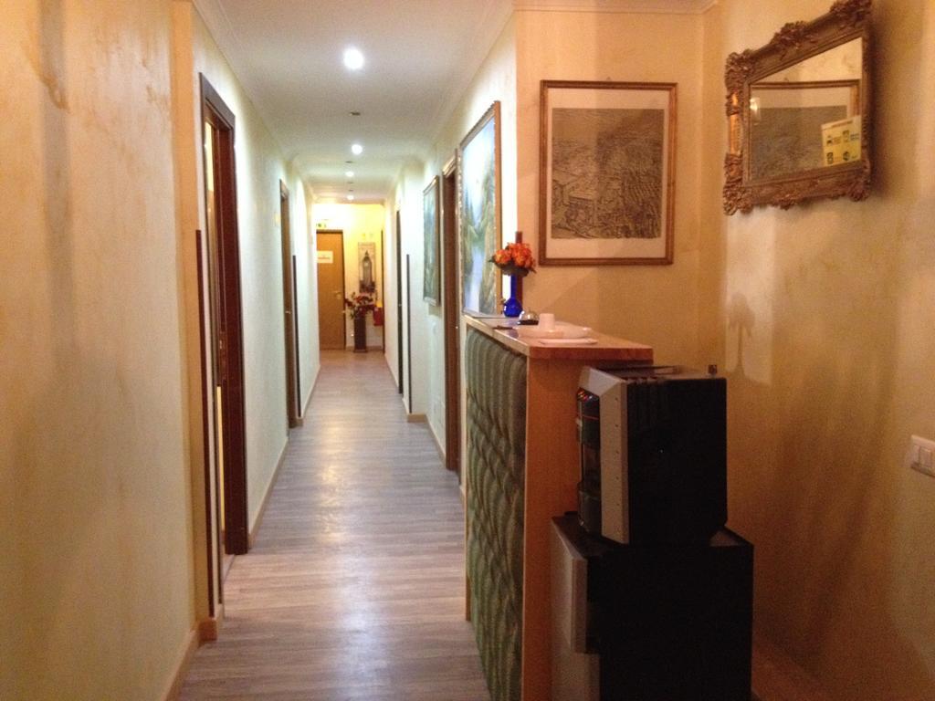 Tiburtina Guesthouse โรม ภายนอก รูปภาพ