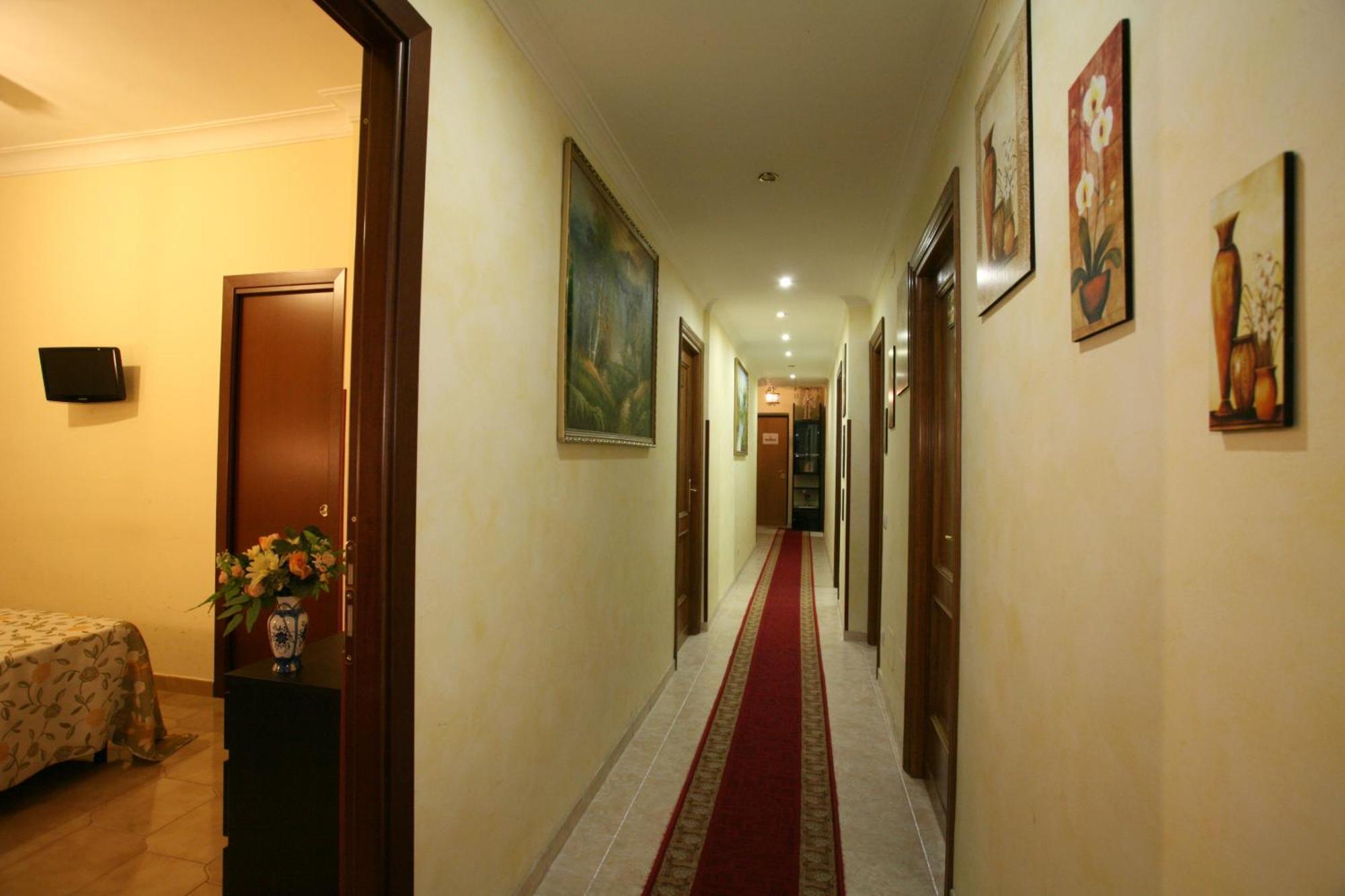 Tiburtina Guesthouse โรม ภายนอก รูปภาพ