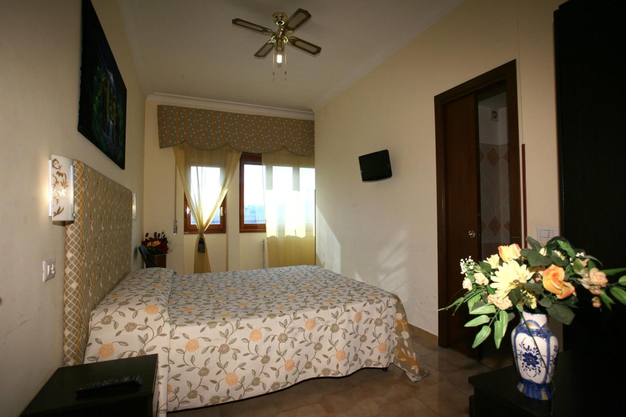 Tiburtina Guesthouse โรม ภายนอก รูปภาพ